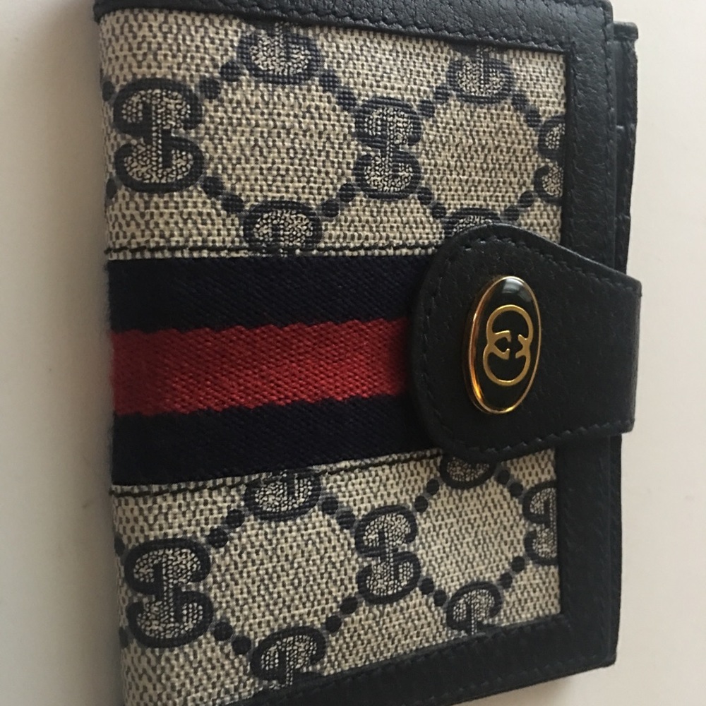 SOLD  SOLD SOLD   Authentic vintage Gucci wallet